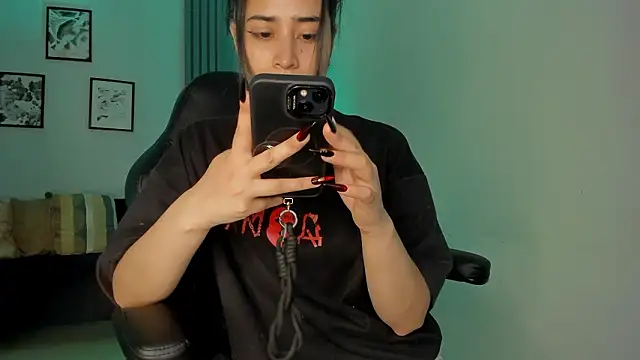 Snapshot of lara_madisson chatting on March 16, 6:50 am lara madisson online show from March 16, 6:50 am