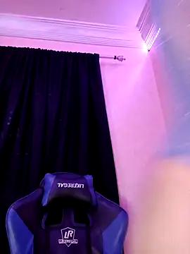 Snapshot of ---sophia--- chatting on October 13, 12:27 pm ---sophia--- online show from October 13, 12:27 pm