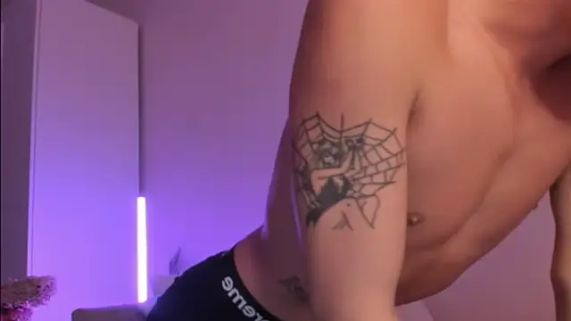 Snapshot of agelandreww chatting on October 24, 4:03 pm agelandreww online show from October 24, 4:03 pm