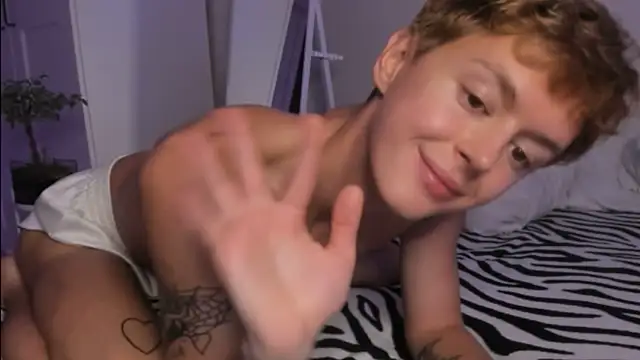 Snapshot of agelandreww chatting on October 26, 9:21 pm agelandreww online show from October 26, 9:21 pm