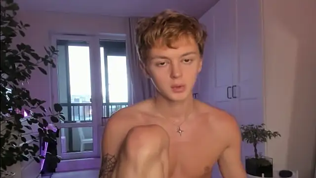 Snapshot of agelandreww chatting on October 30, 1:23 pm agelandreww online show from October 30, 1:23 pm