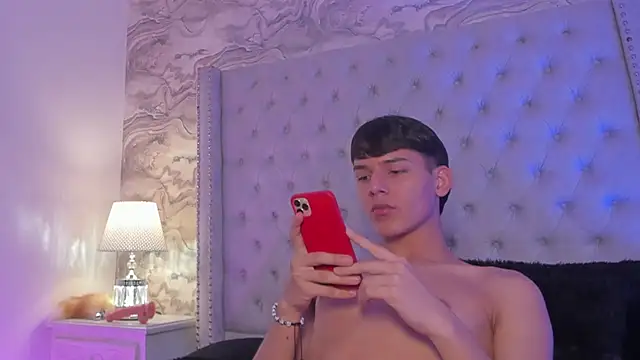 Kev jenner online show from December 20, 10:22 pm
