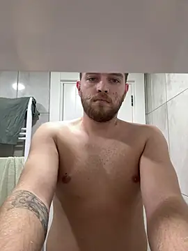 Snapshot of Franso13 chatting on February 19, 12:28 am Franso13 online show from February 19, 12:28 am