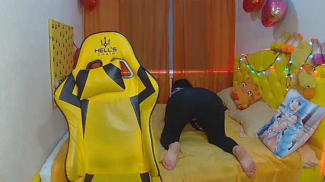 SandraHormas online show from March 10, 2:16 pm