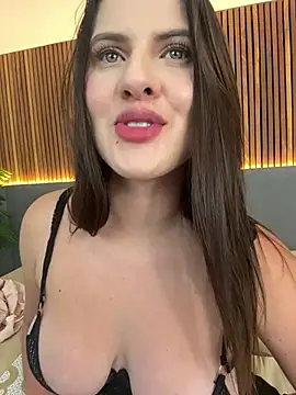 EmiilyAdams  online show from December 10, 9:11 pm