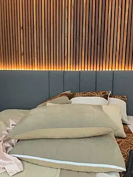 EmiilyAdams  online show from February 21, 8:38 pm