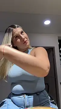 Snapshot of EmiilyAdams_ chatting on March 11, 9:43 pm EmiilyAdams online show from March 11, 9:43 pm