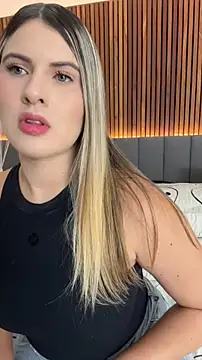 EmiilyAdams  online show from May 1, 9:30 pm