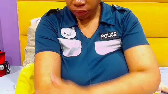 Snapshot of YELLOWBUSTYMELLONS chatting on October 1, 7:25 am YELLOWBUSTYMELLONS online show from October 1, 7:25 am