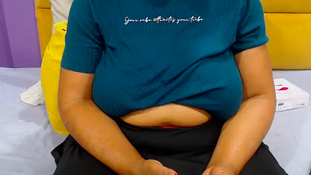 Snapshot of YELLOWBUSTYMELLONS chatting on October 13, 5:29 am YELLOWBUSTYMELLONS online show from October 13, 5:29 am