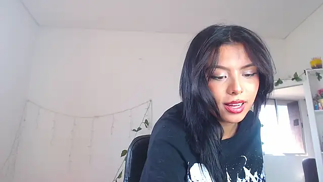 Snapshot of Keyti_Sullivan chatting on February 19, 7:59 pm Keyti Sullivan online show from February 19, 7:59 pm