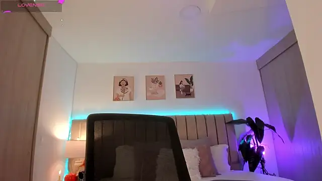 Victoria romanox online show from October 12, 1:43 pm