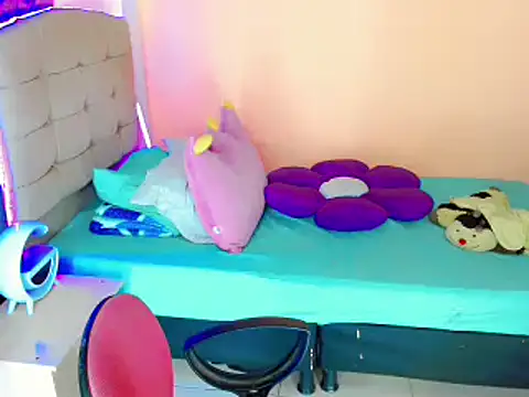 TaylorMon online show from February 14, 8:15 pm