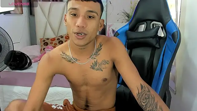Snapshot of Backsex_boy chatting on February 2, 4:11 pm Backsex boy online show from February 2, 4:11 pm