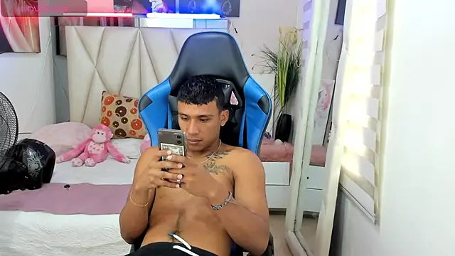 Snapshot of Backsex_boy chatting on February 3, 5:24 pm Backsex boy online show from February 3, 5:24 pm