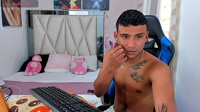 Snapshot of Backsex_boy chatting on February 7, 6:34 pm Backsex boy online show from February 7, 6:34 pm