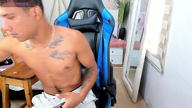 Snapshot of Backsex_boy chatting on February 8, 3:21 pm Backsex boy online show from February 8, 3:21 pm