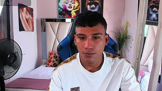 Snapshot of Backsex_boy chatting on February 26, 4:14 pm Backsex boy online show from February 26, 4:14 pm