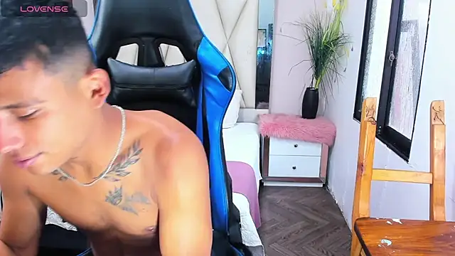 Snapshot of Backsex_boy chatting on February 26, 7:16 pm Backsex boy online show from February 26, 7:16 pm