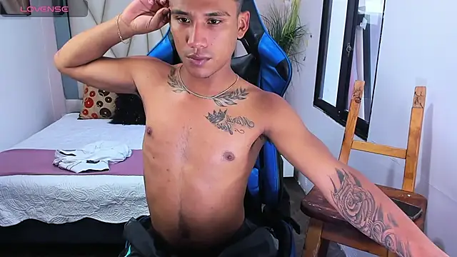 Snapshot of Backsex_boy chatting on February 27, 9:58 pm Backsex boy online show from February 27, 9:58 pm