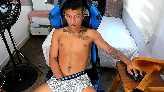 Snapshot of Backsex_boy chatting on September 9, 3:55 pm Backsex boy online show from September 9, 3:55 pm