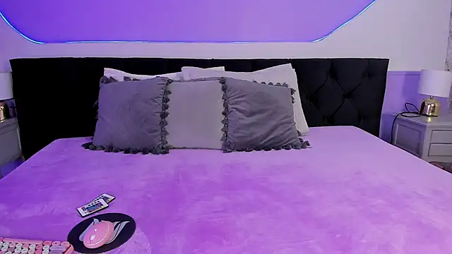 Snapshot of Julieta_Cortes__ chatting on September 20, 11:55 am Julieta Cortes online show from September 20, 11:55 am