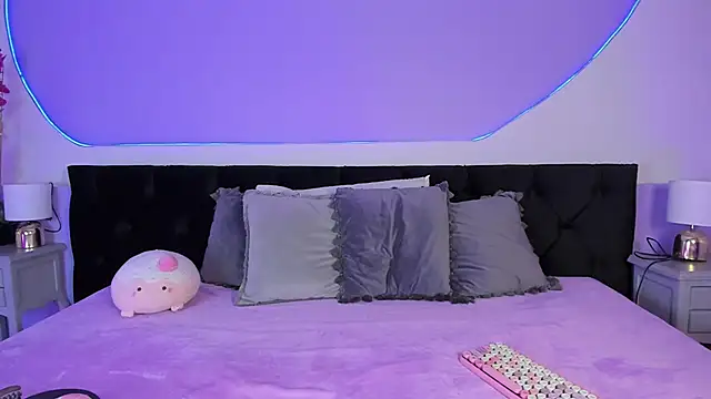 Snapshot of Julieta_Cortes__ chatting on September 29, 7:40 pm Julieta Cortes online show from September 29, 7:40 pm