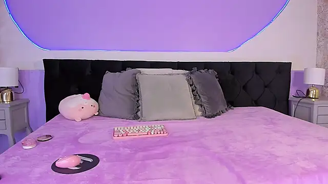 Snapshot of Julieta_Cortes__ chatting on October 1, 12:00 pm Julieta Cortes online show from October 1, 12:00 pm