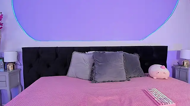 Snapshot of Julieta_Cortes__ chatting on October 17, 1:03 pm Julieta Cortes online show from October 17, 1:03 pm