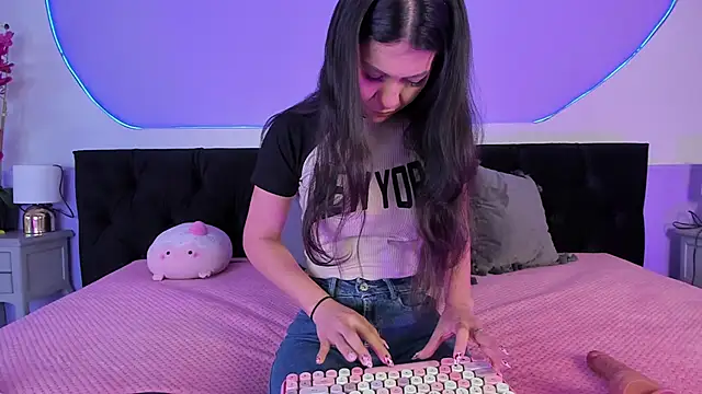 Snapshot of Julieta_Cortes__ chatting on October 20, 11:54 am Julieta Cortes online show from October 20, 11:54 am