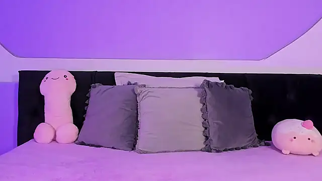 Julieta Cortes   online show from November 3, 12:50 pm