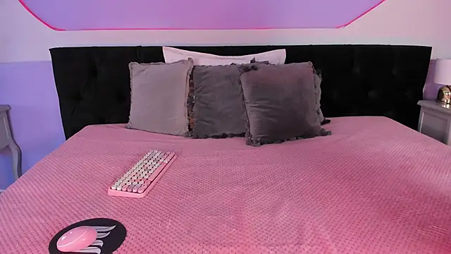 Julieta Cortes   online show from December 2, 12:21 pm