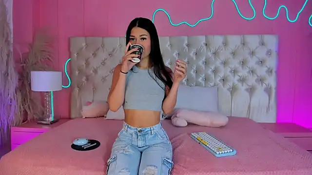 Julieta Cortes   online show from February 25, 12:04 pm