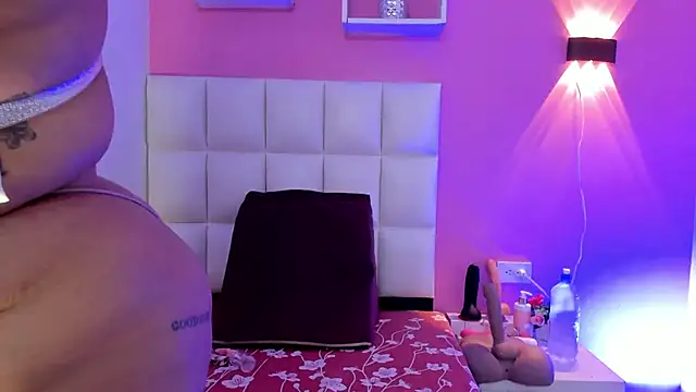 Alanna hot3 online show from October 24, 7:43 pm