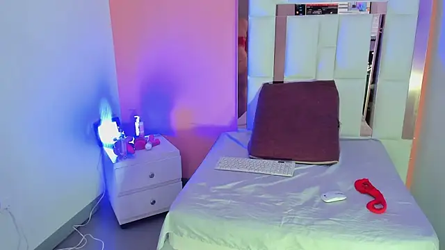 Alanna hot3 online show from December 16, 7:30 pm