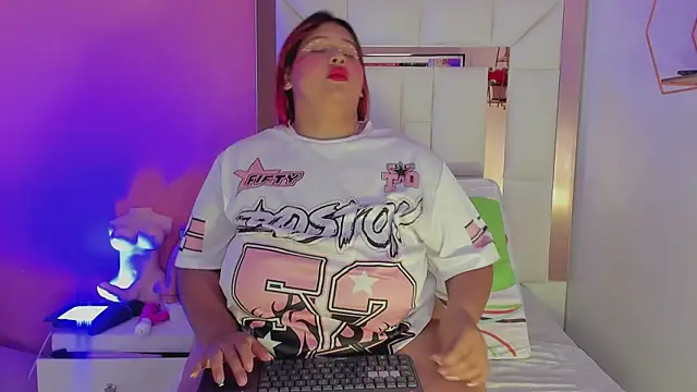 Alanna hot3 online show from May 6, 7:52 pm