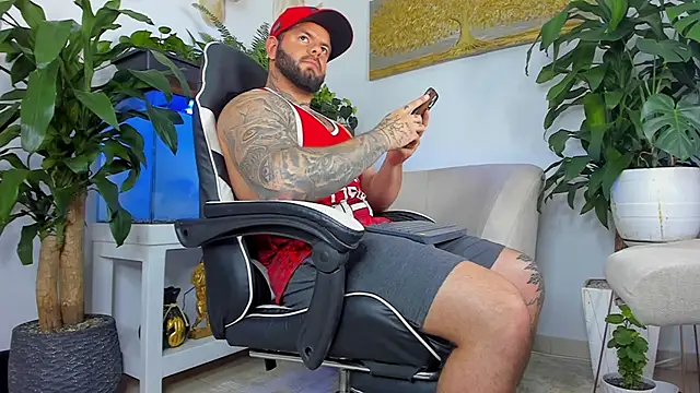 Johnnygrayson1 online show from May 4, 11:56 pm
