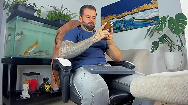 Johnnygrayson1 online show from May 14, 11:55 pm