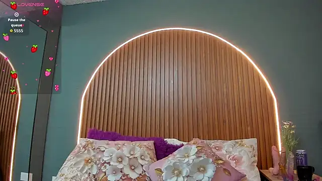 Snapshot of NayeCloud chatting on September 19, 3:41 am NayeCloud online show from September 19, 3:41 am