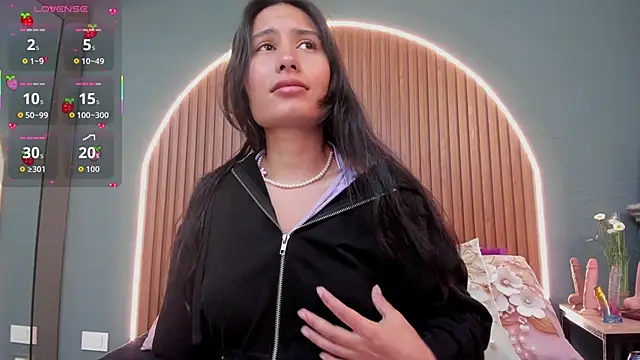 Snapshot of NayeCloud chatting on October 4, 11:47 pm NayeCloud online show from October 4, 11:47 pm