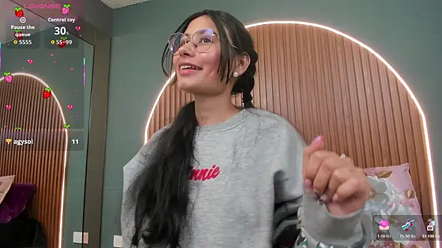 Snapshot of NayeCloud chatting on October 14, 3:40 am NayeCloud online show from October 14, 3:40 am