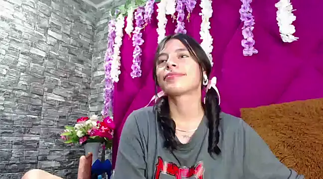 Sasha Petitte online show from March 7, 6:02 am