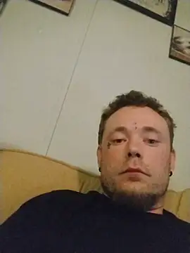 Snapshot of dadyyD95 chatting on March 25, 8:31 am dadyyD95 online show from March 25, 8:31 am