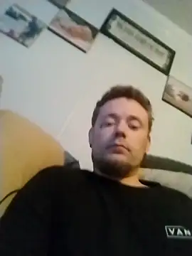 Snapshot of dadyyD95 chatting on March 26, 7:03 am dadyyD95 online show from March 26, 7:03 am