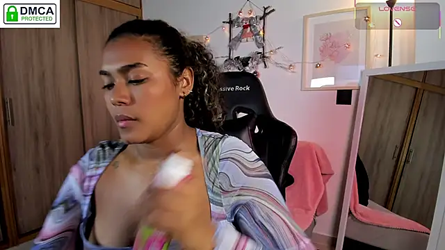 Snapshot of aleja_montiel__ chatting on December 5, 12:58 pm aleja montiel online show from December 5, 12:58 pm