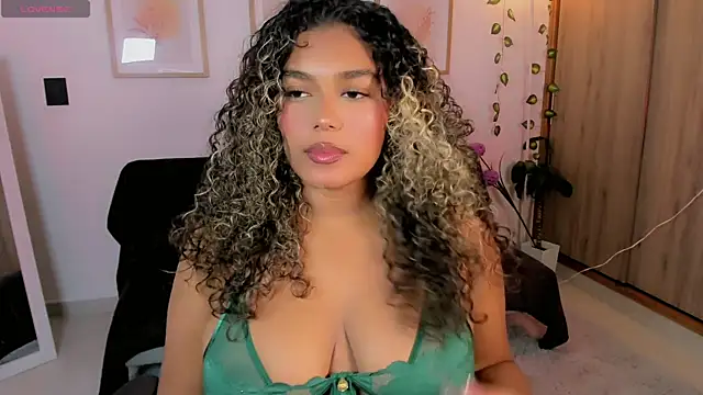 aleja montiel   online show from May 7, 9:31 pm