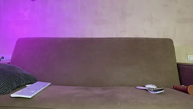 weshycouple online show from December 5, 7:10 pm