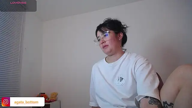 Snapshot of NewAgatha_Bolton chatting on February 12, 11:22 pm NewAgatha Bolton online show from February 12, 11:22 pm