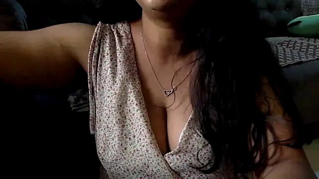 HaaniKaur online show from June 10, 4:45 am