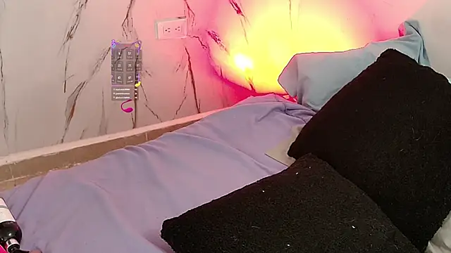 Snapshot of sara_smith45 chatting on October 22, 10:20 pm sara smith45 online show from October 22, 10:20 pm